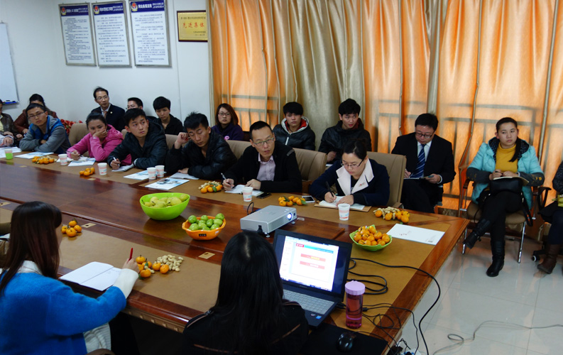 天度第四屆客戶沙龍及網(wǎng)絡(luò)營(yíng)銷分享會(huì)于2013年10月23日舉行，30余家客戶參加了本次沙龍和講座，并給予高度贊許和認(rèn)可。事實(shí)證明，天度在不斷強(qiáng)化產(chǎn)品和服務(wù)品質(zhì)的同時(shí)，我們還持續(xù)不斷加強(qiáng)對(duì)客戶網(wǎng)站運(yùn)營(yíng)和營(yíng)銷推廣上的支持。選擇天度，就是選擇了一條通往新媒體營(yíng)銷和電子商務(wù)的捷徑。