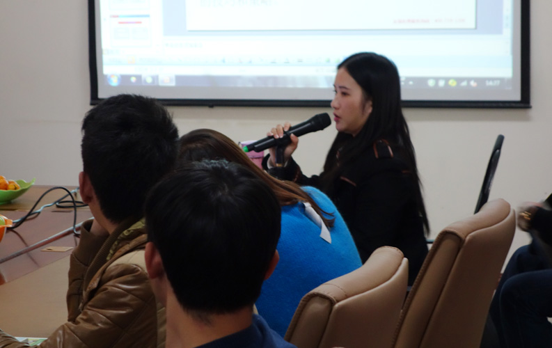 昆明天度網(wǎng)絡(luò)公司從2013年開始籌備新媒體營(yíng)銷公益講座和老客戶網(wǎng)絡(luò)營(yíng)銷沙龍，我們邀請(qǐng)了國(guó)內(nèi)網(wǎng)絡(luò)營(yíng)銷和移動(dòng)互聯(lián)網(wǎng)營(yíng)銷專家親臨公司，為保證培訓(xùn)質(zhì)量和溝通效果，我們每次只邀請(qǐng)20-30家老客戶參加（全免費(fèi)），我們將秉承全公益、全免費(fèi)、不推銷任何產(chǎn)品和服務(wù)、只講干貨等原則，為新老客戶創(chuàng)造更多價(jià)值。